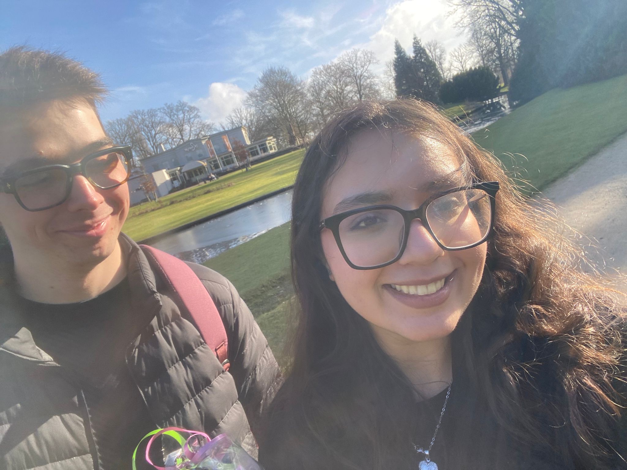 Oliver looking at Selma